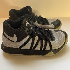 Nike KD Trey V Black and Gray Sneakers with Superior Support